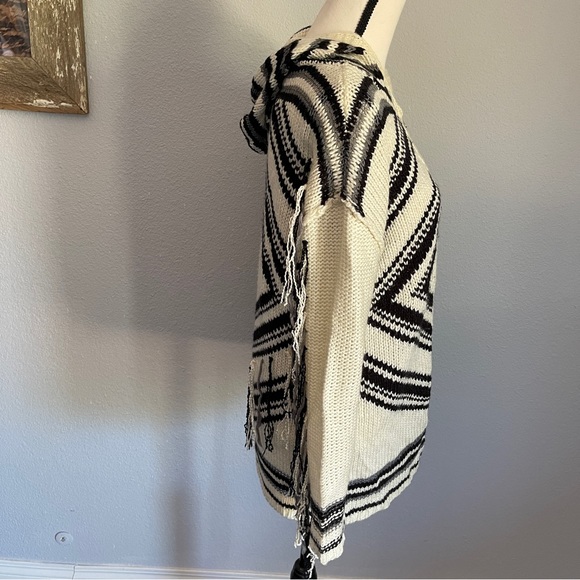 Soft Zip Boho Fringe Aztec/Southwest Print Sweater - Picture 3 of 8